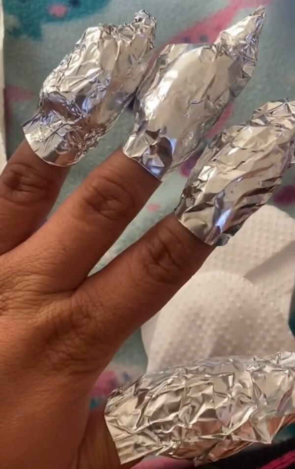 Wrap your nails with foil - How to remove acrylic nails with acetone at home
